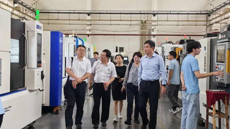 数控车床对刀与自动对刀对比：技术升级背后的选择之道